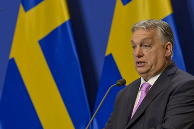 El populista de derecha Viktor Orban dio el brazo a torcer, pese a sus abiertas simpat&iacute;as por Rusia y Putin.