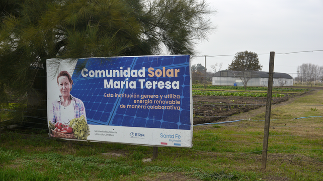 Las instituciones que tienen un beneficio en sus boletas de luz derivado del parque solar se identifican con un cartel.