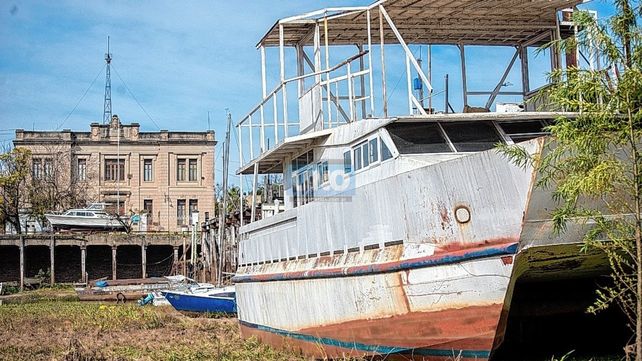 Lento repunte del río, que aún deja ver la histórica bajante
