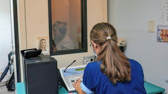 De los agentes que asistieron se detectaron tres casos de pérdida severa bilateral