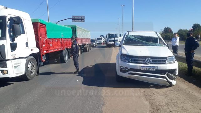 Paraná: camioneta chocó con un camión barredor