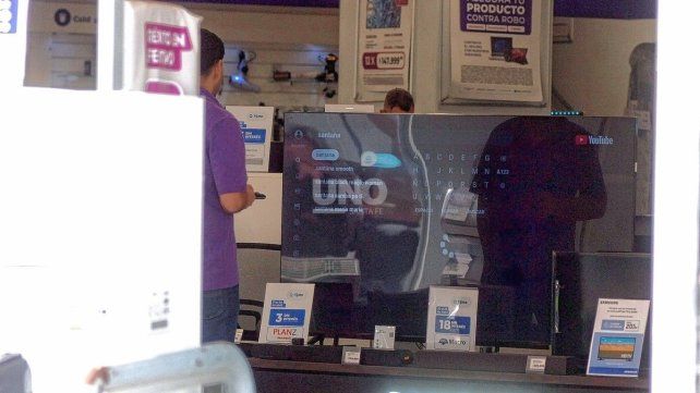 Comerciantes locales de electrodomésticos, en alerta por un decreto que permite compras directas a fábricas fueguinas