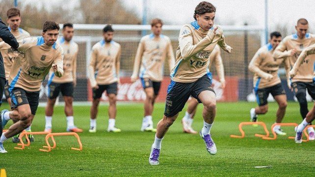 La Selección Argentina afina detalles pensando en Venezuela y Scaloni mantiene una duda.