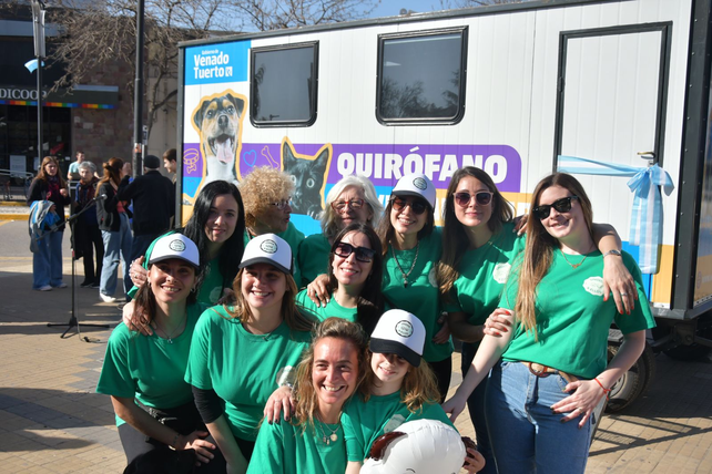 Presentaron un nuevo quirófano movil municipal y se desarrolló una campaña de vacunación antirrábica. Ayer se aplicaron 75 dosis. 