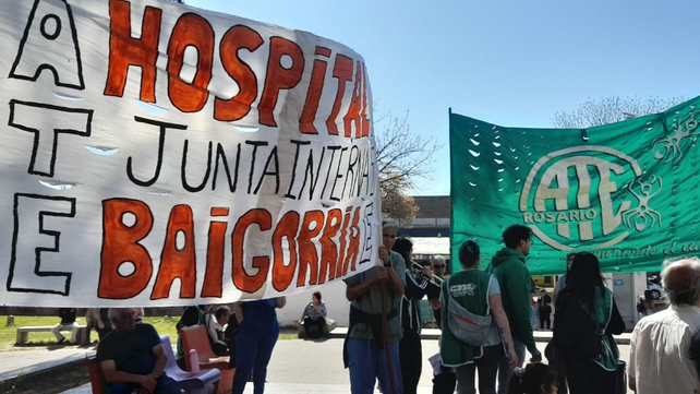 Los profesionales de la salud salieron a protestar en la ruta 11. 