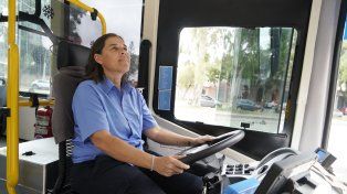 De la cocina al volante. Natalia Filoni es una de las mujeres que ingresó en los últimos años gracias a la aplicación de la ordenanza que creó el Registro de Conductoras.