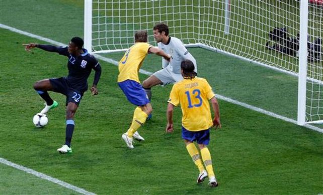 Inglaterra venció a Suecia con lo justo tras ir perdiendo