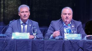 Elección. Los asociados, por 329 votos confirmaron a Darío Marinozzi (derecha) como titular de AFA.