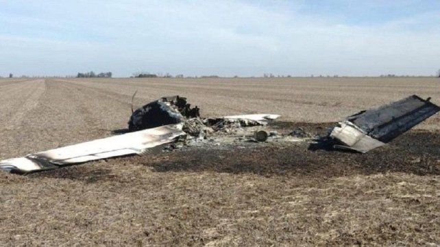 En la zona se realiza una amplia inspección en búsqueda de huellas o indicios de interés para determinar qué ocurrió con la avioneta. En la zona se realiza una amplia inspección en búsqueda de huellas o indicios de interés para determinar qué ocurrió con la avioneta.