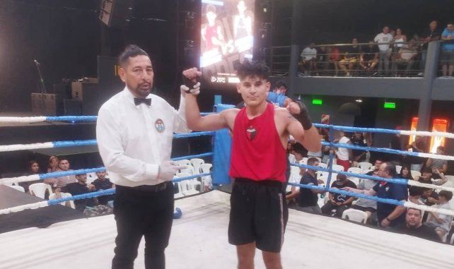 Nicolás Rodríguez de Colón fue uno de los ganadores en la noche de box bajo las estrellas