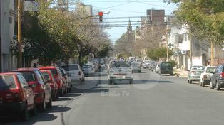 Vecinos de Candioti Sud piden estacionar en ambas manos de las calles