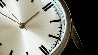 Según el cientíico, el huso horario correcto para Argentina sería menos 4
