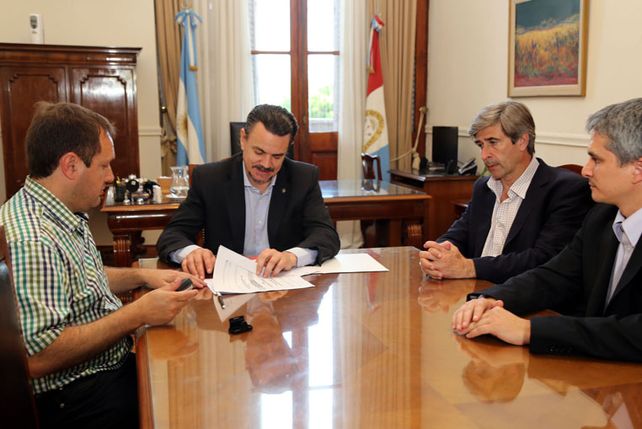 Se firmó un convenio de financiamiento con Sauce Viejo para la adquisición de vehículos
