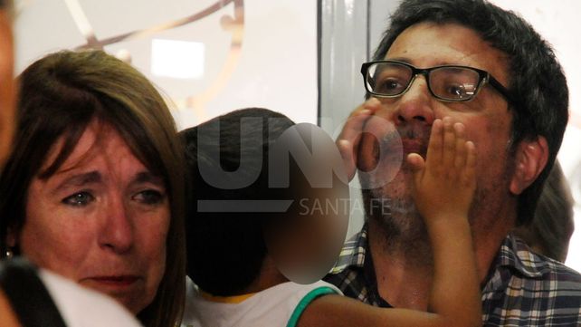 Sergio Gigliotti y Cristina Morla. Kiki en los brazos de él