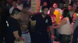 Escándalo por video de un jugador que apareció sin remera y borracho en un boliche
