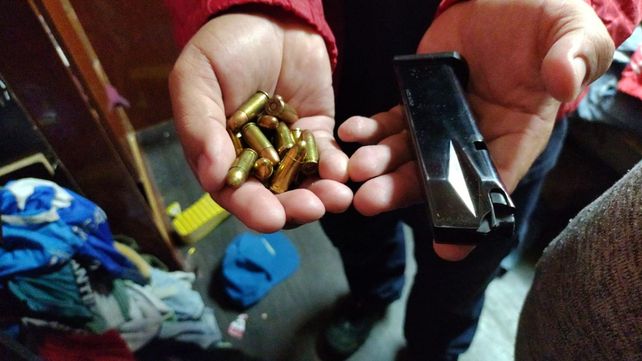 Una de las pistolas secuestradas en los allanamientos. El jueves