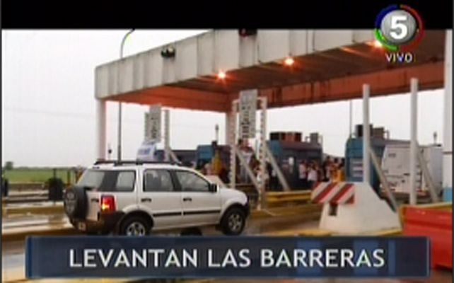 Barreras levantadas en un peaje de la ruta 18 por el despido de un trabajador
