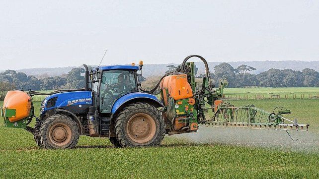 El drama de las fumigaciones: vecinos denuncian la falencia en los controles