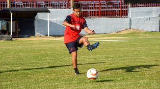 Adentro. Tomás Gaitán volvió al club después de 7 años. El mediocampista fue confirmado por el DT charrúa en el once titular. &nbsp; 