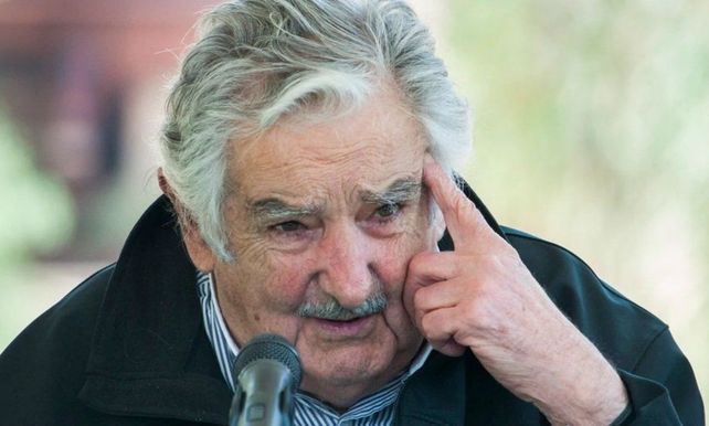 El expresidente uruguayo y actual senador nacional Pepe Mujica no descartó dejar la Legislatura.