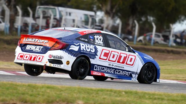 Leonel Larrauri y su Civic