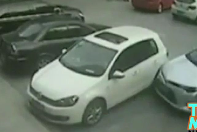 Trató de estacionar 15 veces, no lo logró y además chocó a otro auto