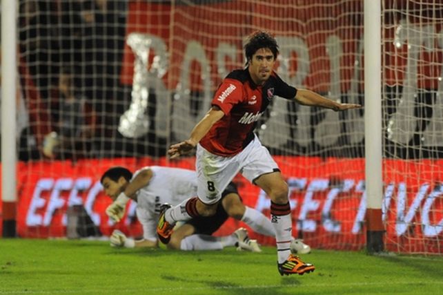 De festejo. Pablo Pérez el día que le marcó un gol a Racing en el campeonato logrado en 2013.