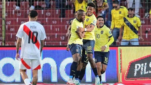 Enner Valencia anotó para Ecuador la conquista en la victoria sobre Perú.