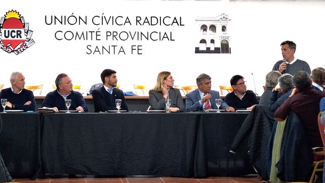 El gobernador Maximiliano Pullaro pidió a los integrantes de la alianza que planteen críticas si consideran necesario rectificar aspectos de la gestión provincial.&nbsp;