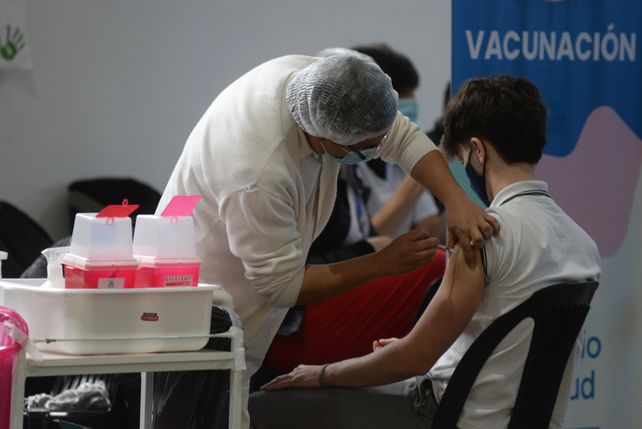 Las vacunas bivalentes comenzaron a aplicarse en los hospitales