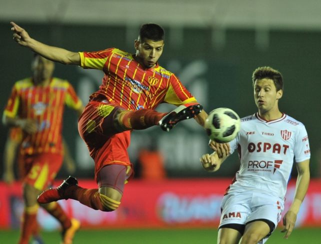 Abanderado Aurirrojo. Brian Berlo es uno de los pilares defensivos de Sarmiento. Me siento muy cómodo en el club