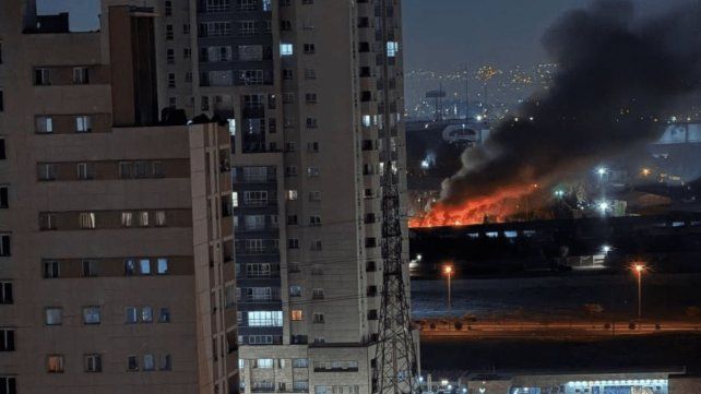 Irán lanzó una nueva ola de misiles contra Israel y llamaron a los ciudadanos a refugiarse Irán lanzó una nueva ola de misiles contra Israel y llamaron a los ciudadanos a refugiarse