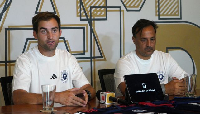Conferencia de Ferlazo y Quinteros .El entrenador Ferlazo junto a “Dani” Quinteros fueron los oradores Leones FC, en el primer contacto con la prensa desde que se conoció el desembarco a la Primera C.