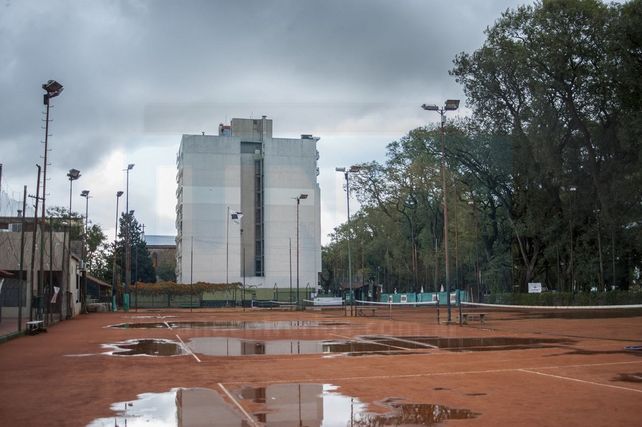 Las canchas de tenis de la sede principal del CAE