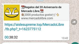 El mensaje falso de Mercado Libre busca atraer a los usuarios para que caigan en la trampa a través de WhatsApp.