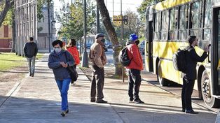 Hay un relajamiento del uso del barbijo en lugares como por ejemplo los colectivos urbanos