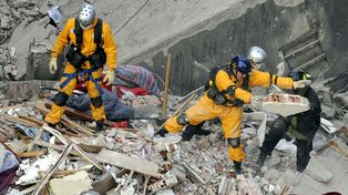 En el tercer subsuelo habría espacios libres y allí puede haber personas con vida
