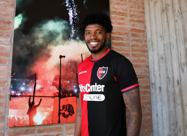 Otros tiempos. Jherson Mosquera fue presentado en Newells en enero de 2023.