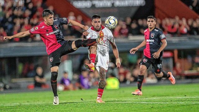 Agustín Colazo, el artillero de todos los recursos en Unión