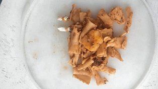 Hallaron dos envoltorios de cocaína en un plato de comida en la cárcel de Concordia, tras una visita.