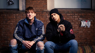 Homenaje al freestyle en las plazas: Paulo Londra y Duki lanzan Party en el barrio