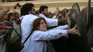 Ma&ntilde;ana habr&aacute; paro nacional docente por la represi&oacute;n a maestros porte&ntilde;os