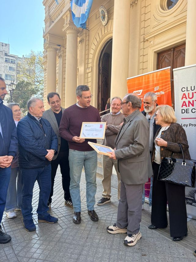 El Thunderbird que perteneció a Luis Cándido Carballo ya forma parte del registro histórico provincial