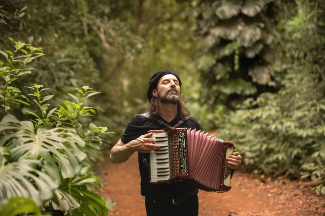 El Chango Spasiuk regresa a Rosario este 9 de noviembre para presentar Enramada en vivo