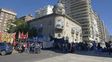 Estudiantes secundarios protestan por el aumento del boleto frente al Concejo.