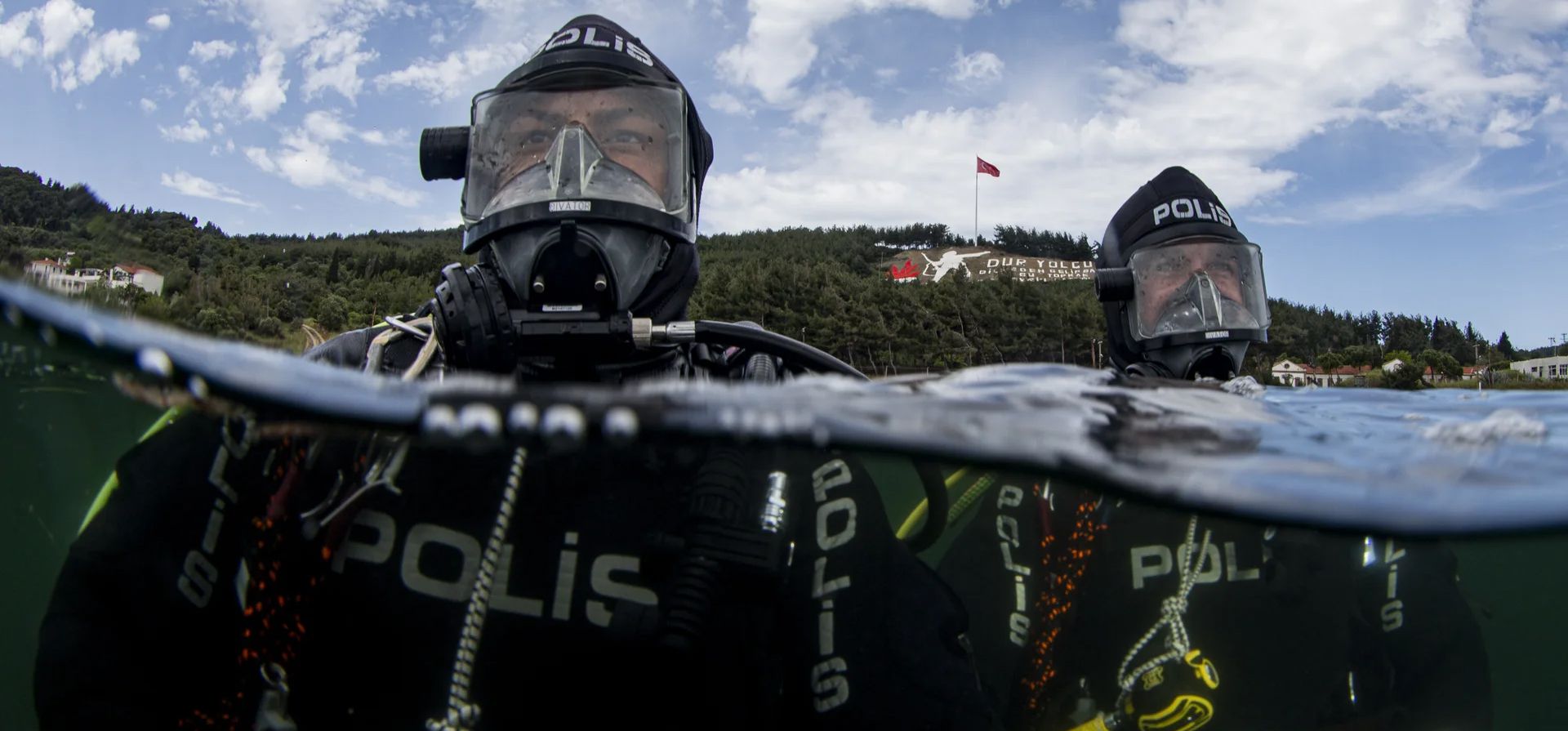 Hombres rana de la fuerza policial, conocidos como Hombres rana de la fuerza policial, conocidos como