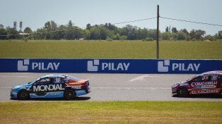 Pilay dijo presente en el Turismo Nacional y entregó el primer trofeo del año