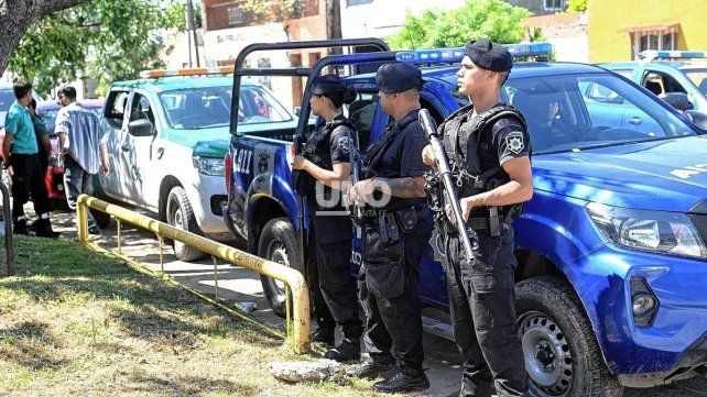 Allanamientos sorpresivos: el programa de intervención barrial que comenzó en Bº San Lorenzo Allanamientos sorpresivos: el programa de intervención barrial que comenzó en Bº San Lorenzo