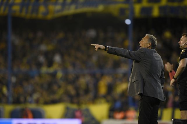 Es por acá. El entrenador canalla. Miguel Russo