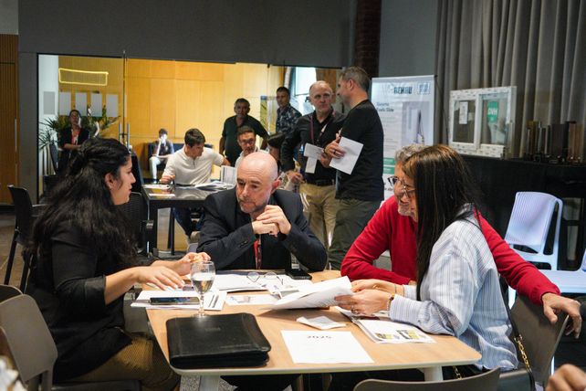 Cientos de compradores vinieron a la feria desde distintos puntos del país. El 95% no era de Rosario.